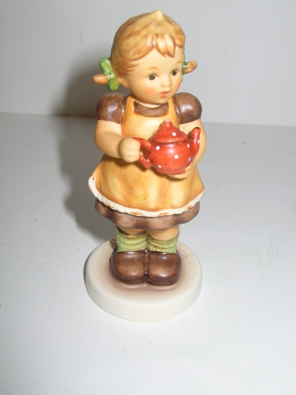 Hummel Figurine "Sophie" HUM 2411 TMK 11 Collector Club Exclusive Ed 4.25" T